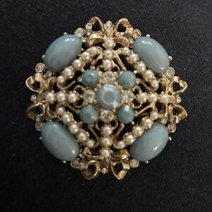 Gold Tone Brooch Blue Cabochon Faceted Stones Pearls Crystal Rhinestone Filigree